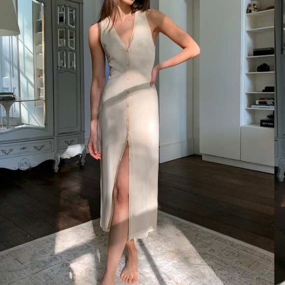 Aritzia Dresses & Skirts - aritzia babaton BLACK midi dress